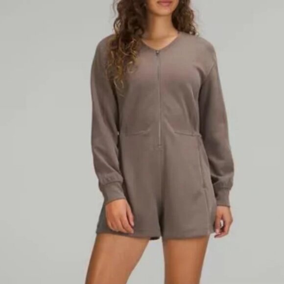 Lululemon Ribbed Softstreme Long Sleeve Front Zipper in Nomad Romper Size 12 - Picture 1 of 9